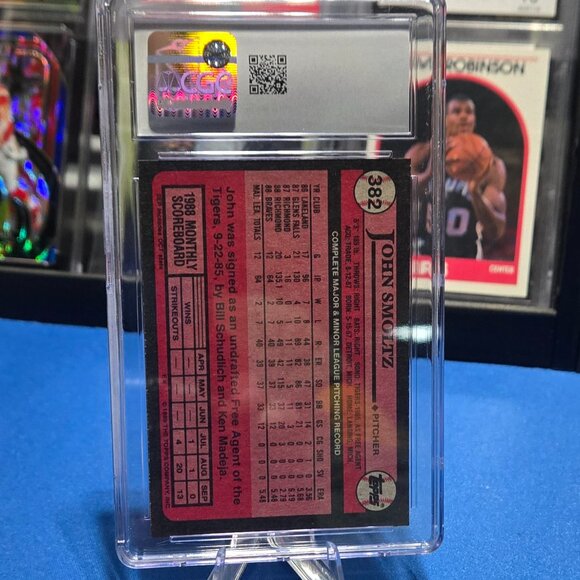 1989 Topps #382 John Smoltz (RC) (HOF) (CGC 8) - Picture 2 of 2